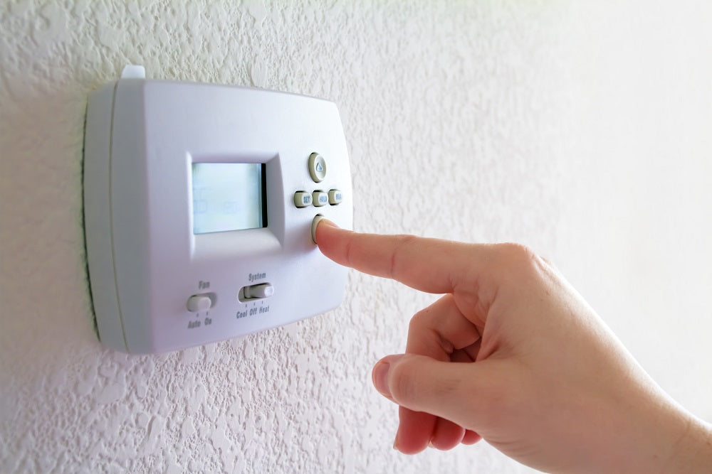 thermostat with rechargeable batteries